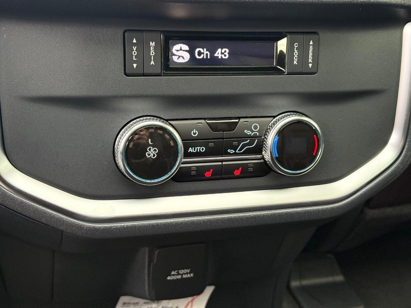 Ford Expedition Vehicle Full-screen Gallery Image 7