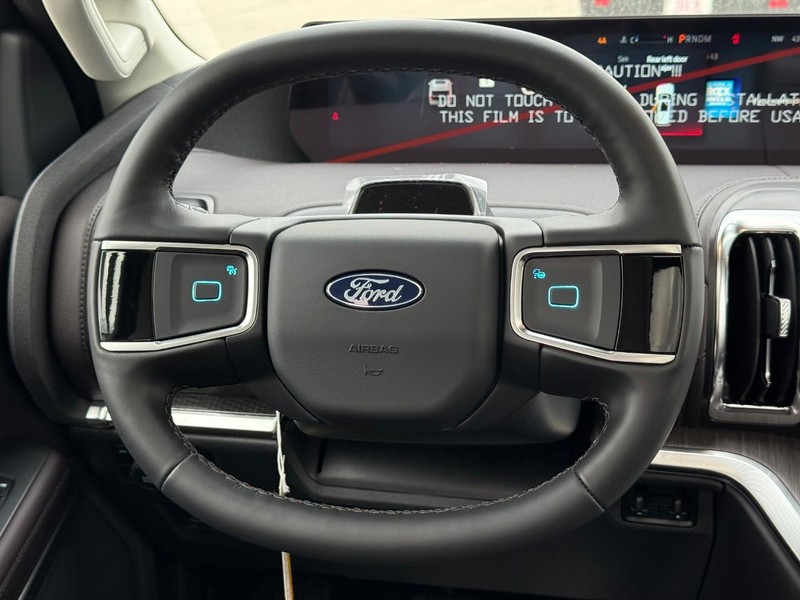Ford Expedition Vehicle Full-screen Gallery Image 9