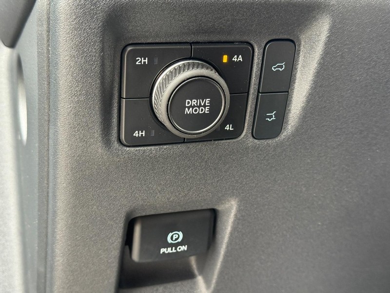 Ford Expedition Vehicle Full-screen Gallery Image 18