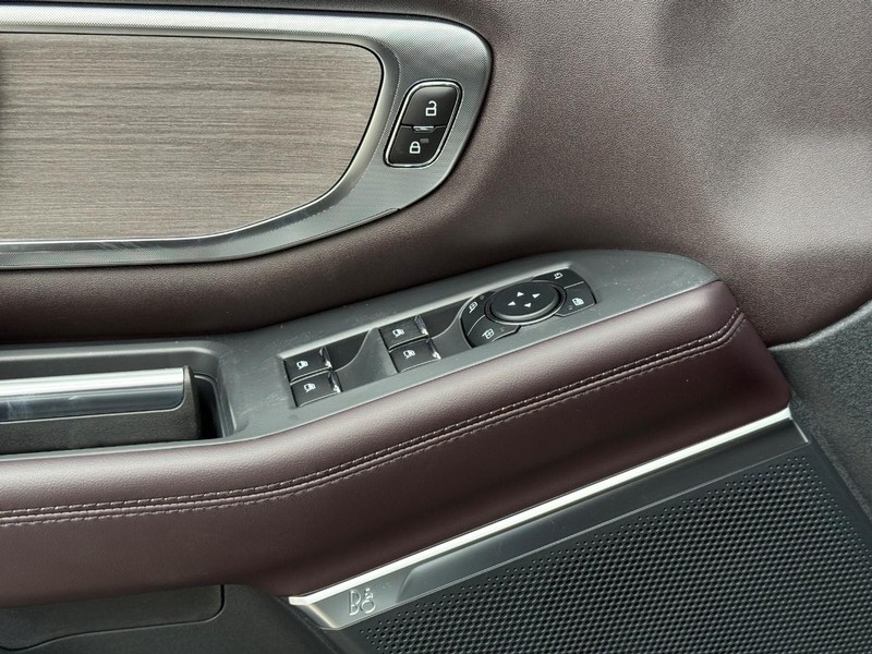 Ford Expedition Vehicle Full-screen Gallery Image 19