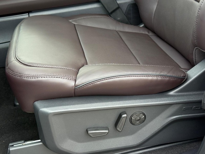 Ford Expedition Vehicle Full-screen Gallery Image 20