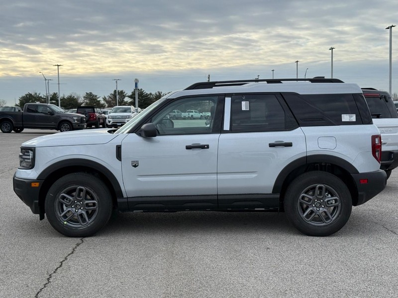 Ford Bronco Sport Vehicle Full-screen Gallery Image 2