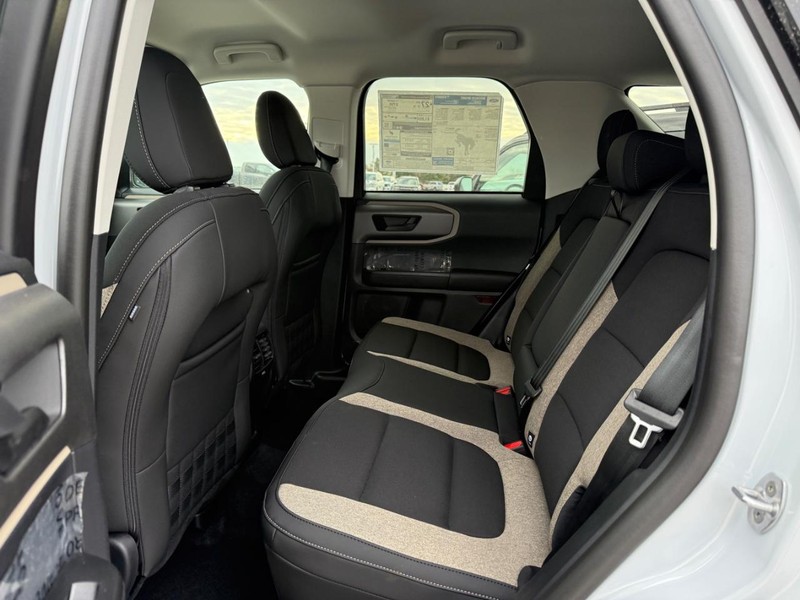 Ford Bronco Sport Vehicle Full-screen Gallery Image 5