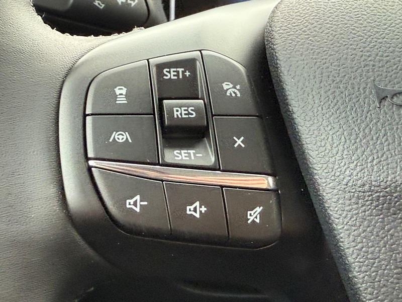 Ford Bronco Sport Vehicle Full-screen Gallery Image 8