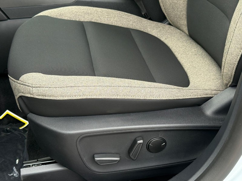 Ford Bronco Sport Vehicle Full-screen Gallery Image 17