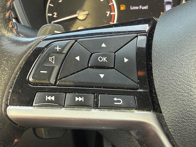 Nissan Altima Vehicle Full-screen Gallery Image 13