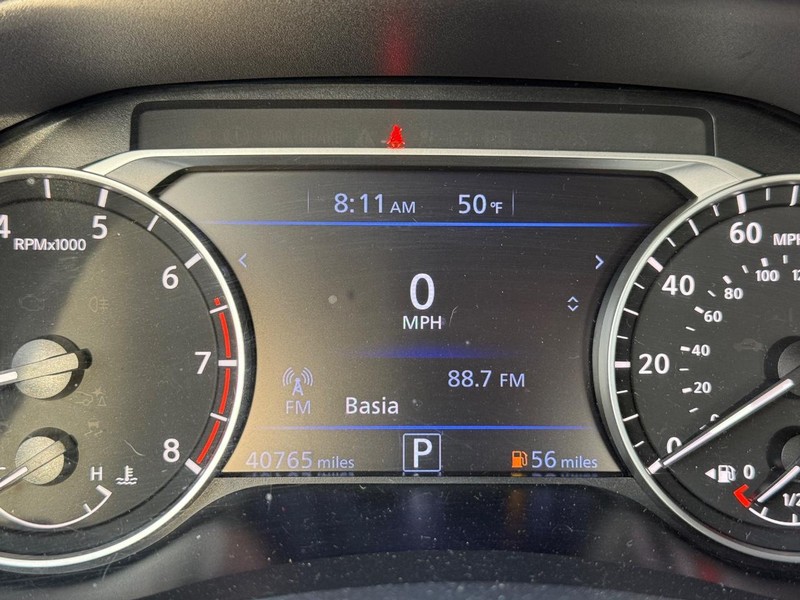 Nissan Altima Vehicle Full-screen Gallery Image 20