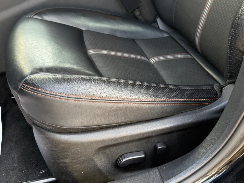 Nissan Altima Vehicle Full-screen Gallery Image 22