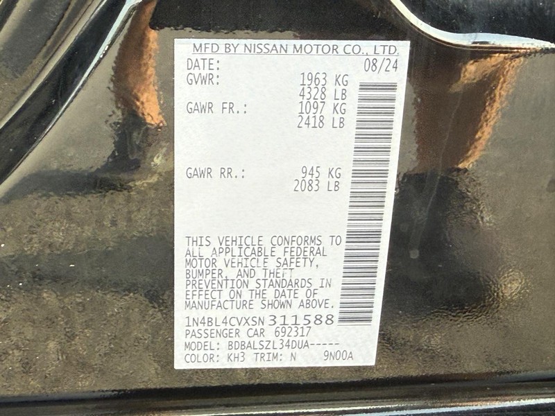 Nissan Altima Vehicle Full-screen Gallery Image 23