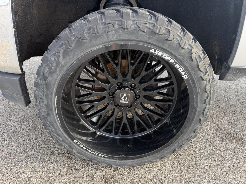 Chevrolet Silverado 1500 Vehicle Full-screen Gallery Image 2