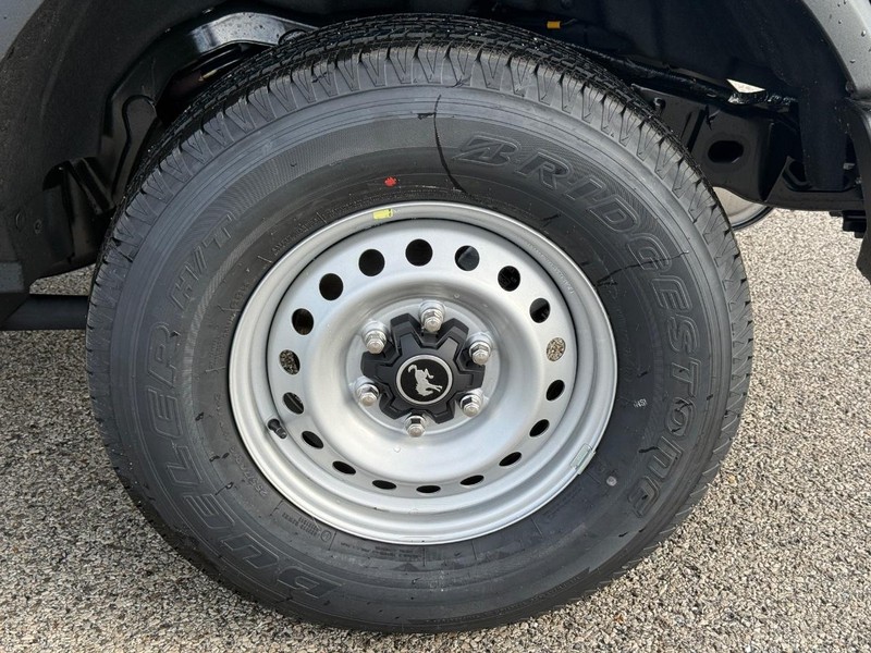 Ford Bronco Vehicle Full-screen Gallery Image 4