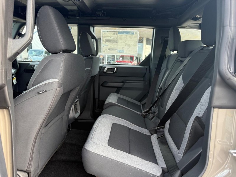 Ford Bronco Vehicle Full-screen Gallery Image 5