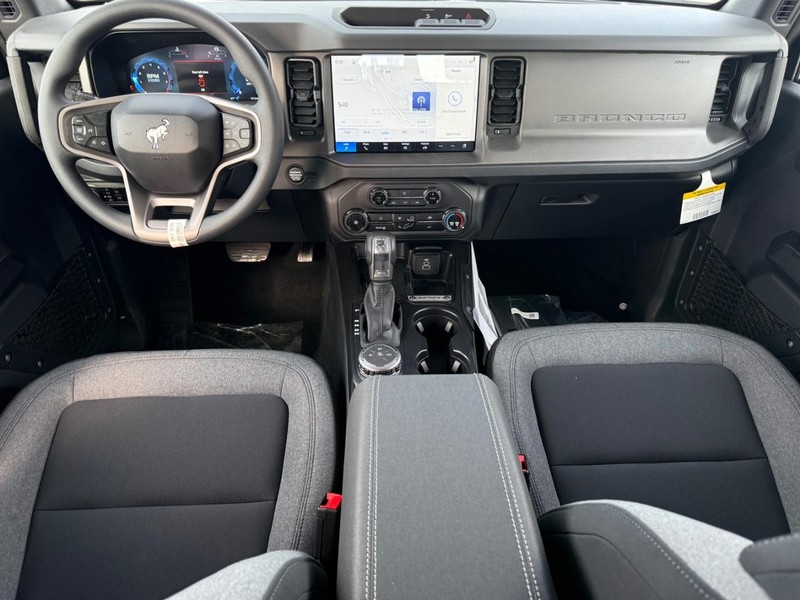 Ford Bronco Vehicle Full-screen Gallery Image 6