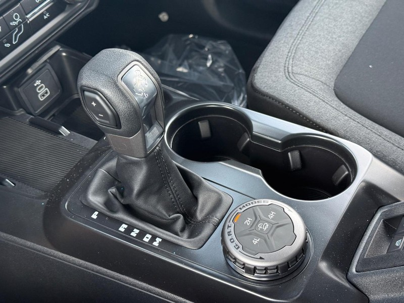 Ford Bronco Vehicle Full-screen Gallery Image 14