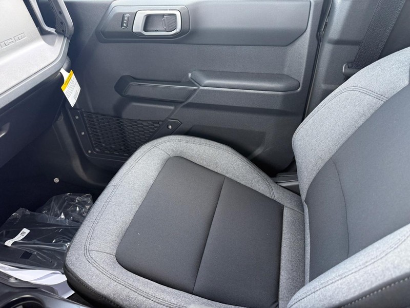 Ford Bronco Vehicle Full-screen Gallery Image 15