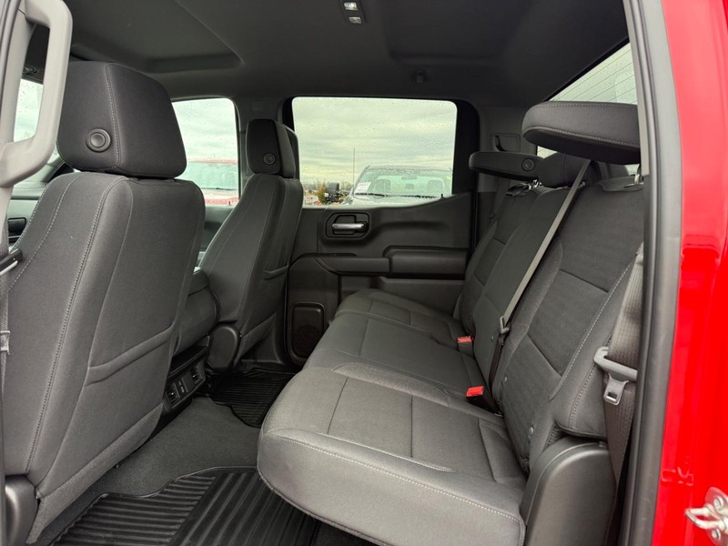 Chevrolet Silverado 1500 Vehicle Full-screen Gallery Image 11