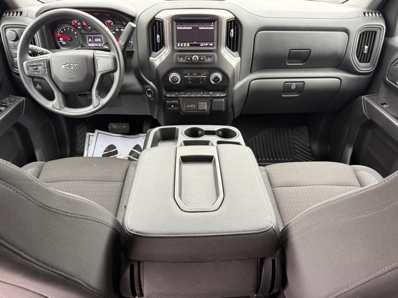 Chevrolet Silverado 1500 Vehicle Full-screen Gallery Image 12