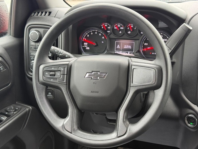 Chevrolet Silverado 1500 Vehicle Full-screen Gallery Image 13