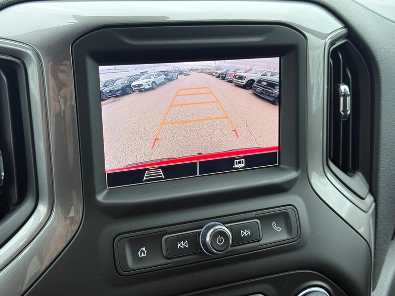 Chevrolet Silverado 1500 Vehicle Full-screen Gallery Image 17