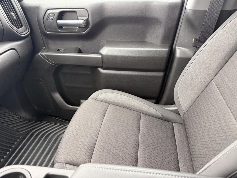 Chevrolet Silverado 1500 Vehicle Full-screen Gallery Image 19