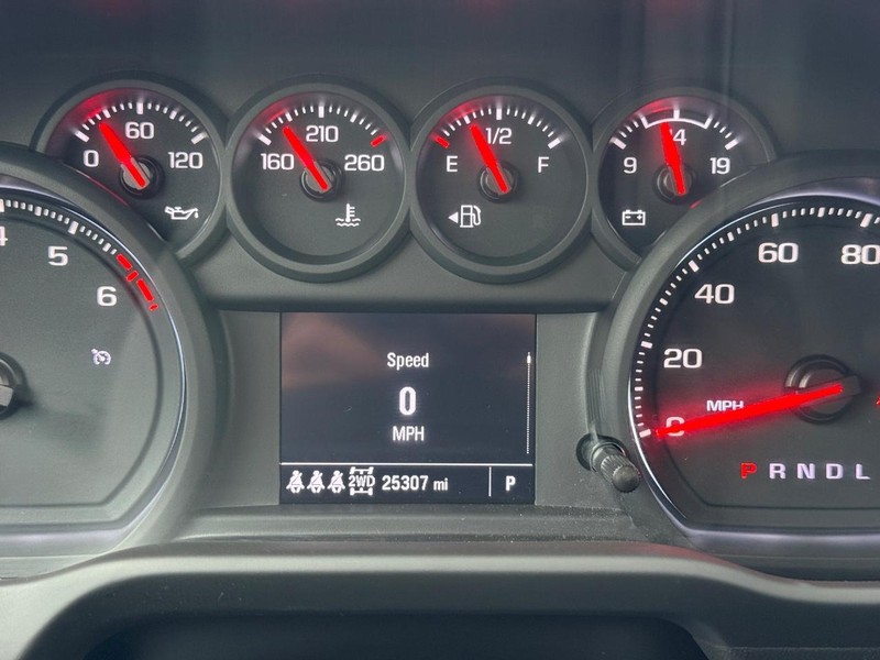 Chevrolet Silverado 1500 Vehicle Full-screen Gallery Image 20