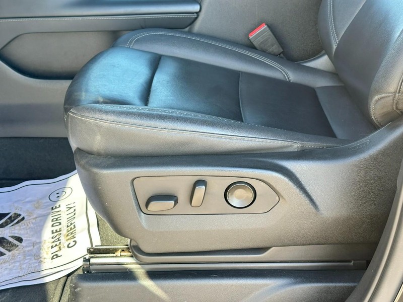 Chevrolet Tahoe Vehicle Full-screen Gallery Image 18