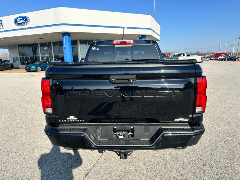 Chevrolet Colorado Vehicle Full-screen Gallery Image 04