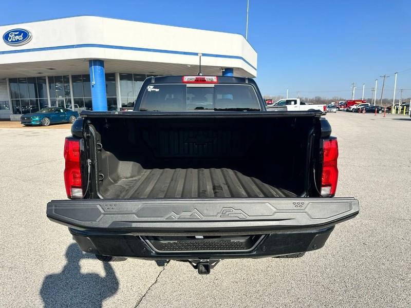 Chevrolet Colorado Vehicle Full-screen Gallery Image 05