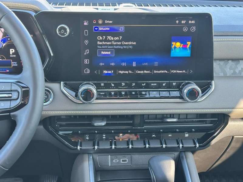 Chevrolet Colorado Vehicle Full-screen Gallery Image 14