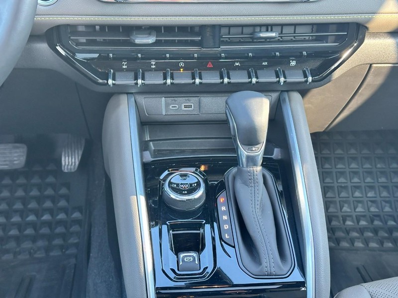 Chevrolet Colorado Vehicle Full-screen Gallery Image 15