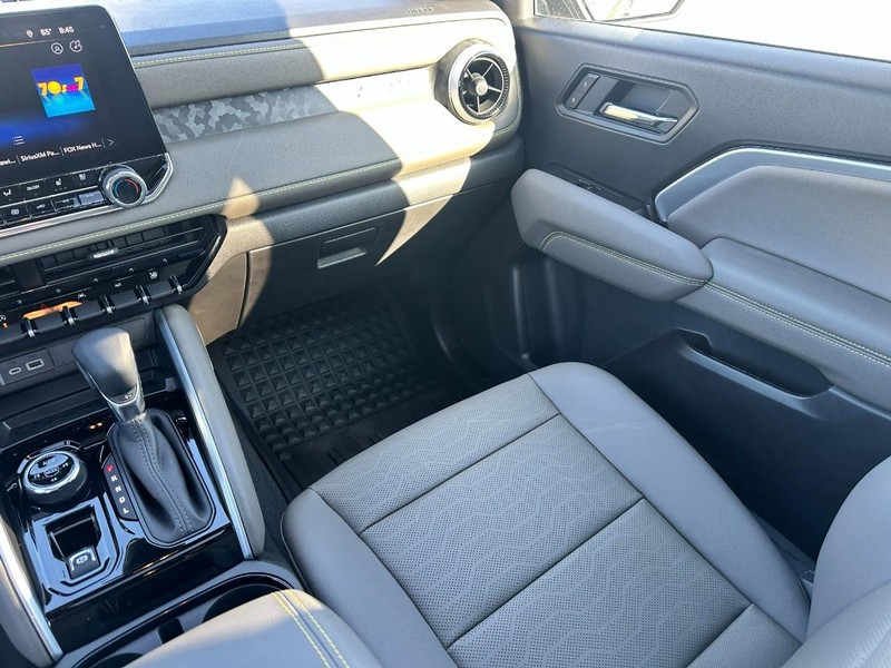 Chevrolet Colorado Vehicle Full-screen Gallery Image 16