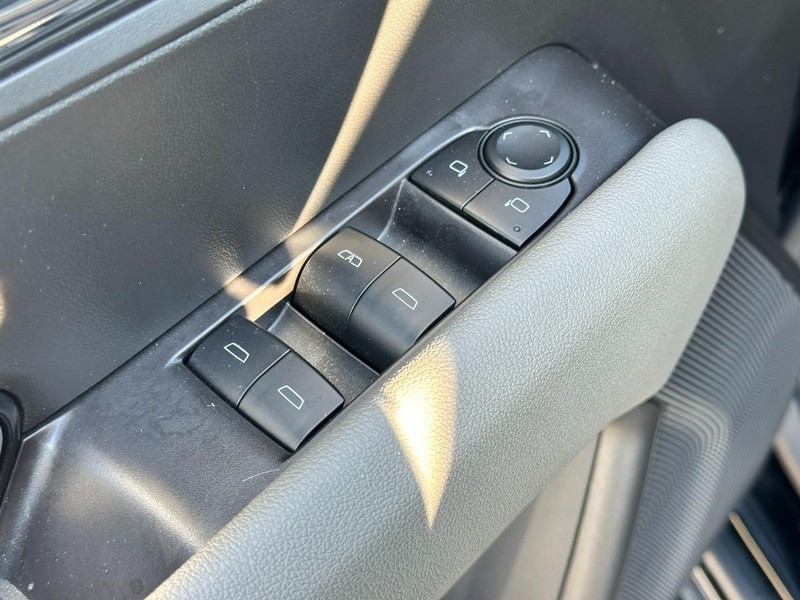 Chevrolet Colorado Vehicle Full-screen Gallery Image 17