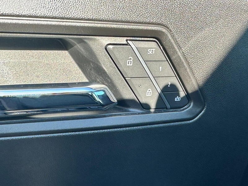 Chevrolet Colorado Vehicle Full-screen Gallery Image 18