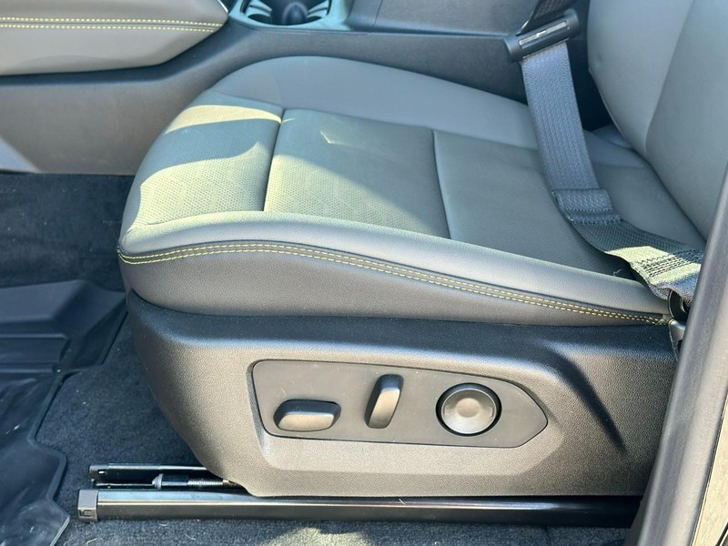 Chevrolet Colorado Vehicle Full-screen Gallery Image 19