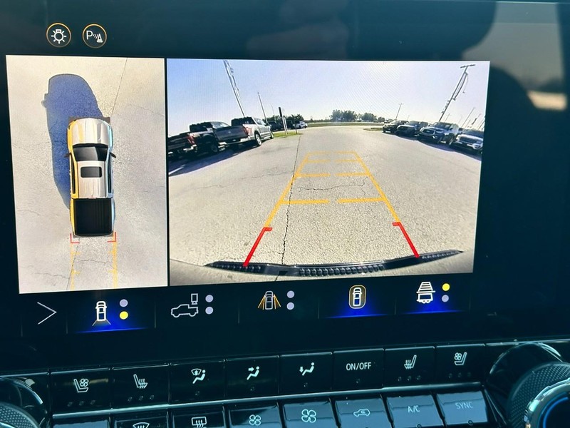 Chevrolet Colorado Vehicle Full-screen Gallery Image 24