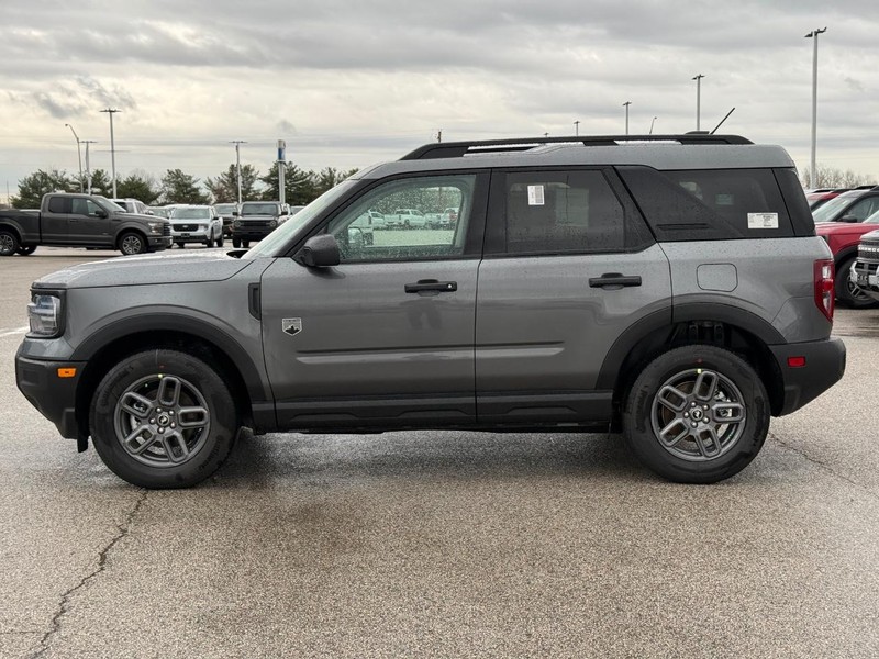 Ford Bronco Sport Vehicle Full-screen Gallery Image 2