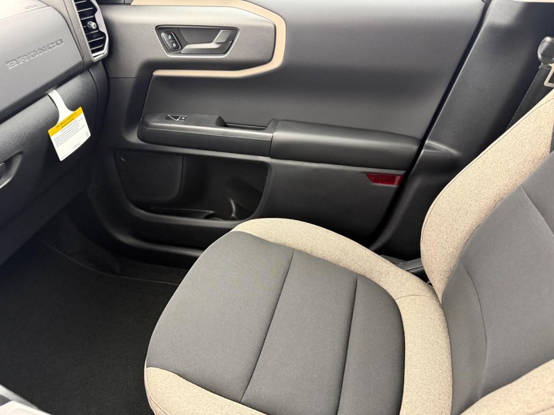 Ford Bronco Sport Vehicle Full-screen Gallery Image 14