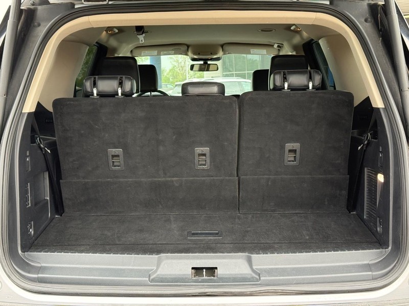 Ford Expedition Vehicle Full-screen Gallery Image 6