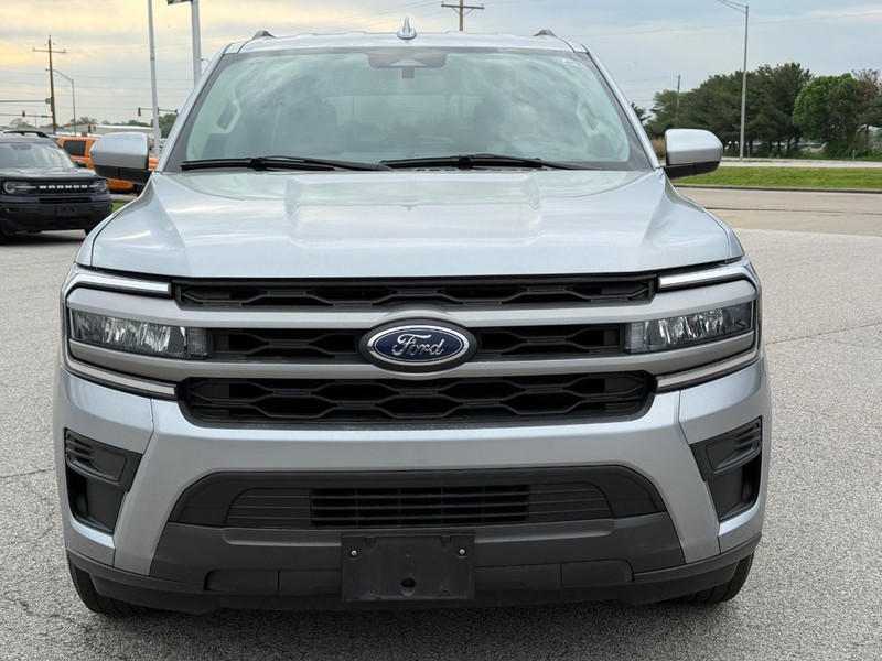 Ford Expedition Vehicle Full-screen Gallery Image 9