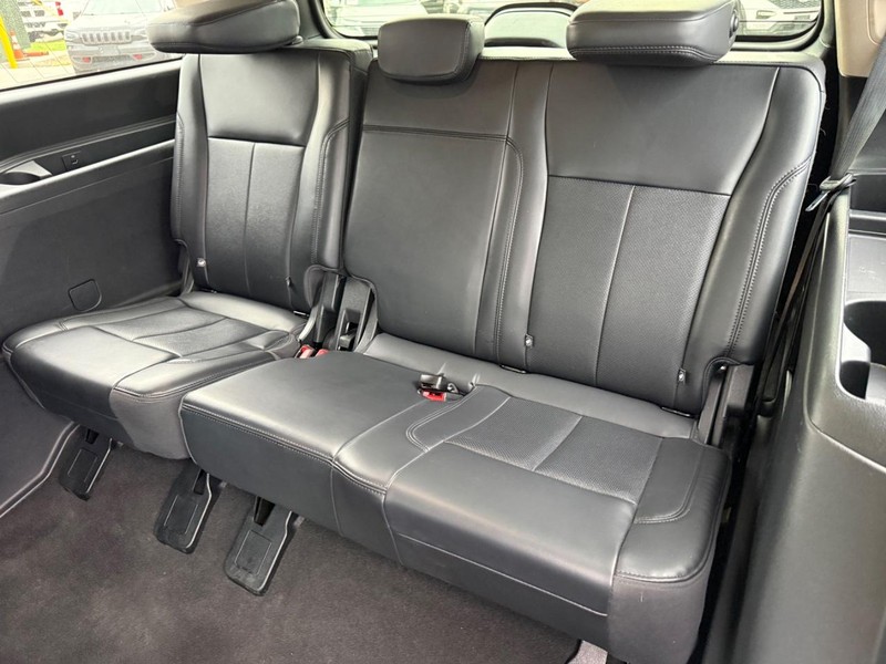 Ford Expedition Vehicle Full-screen Gallery Image 10