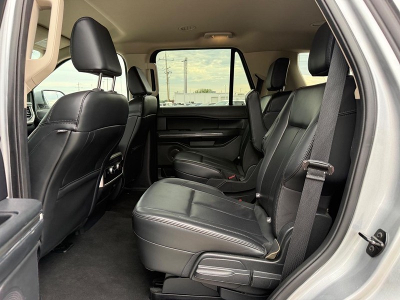 Ford Expedition Vehicle Full-screen Gallery Image 11