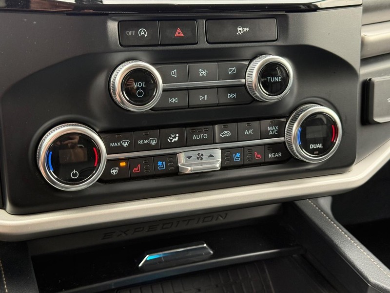 Ford Expedition Vehicle Full-screen Gallery Image 19