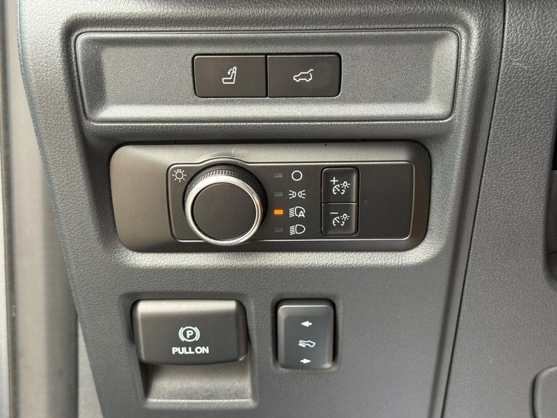 Ford Expedition Vehicle Full-screen Gallery Image 23