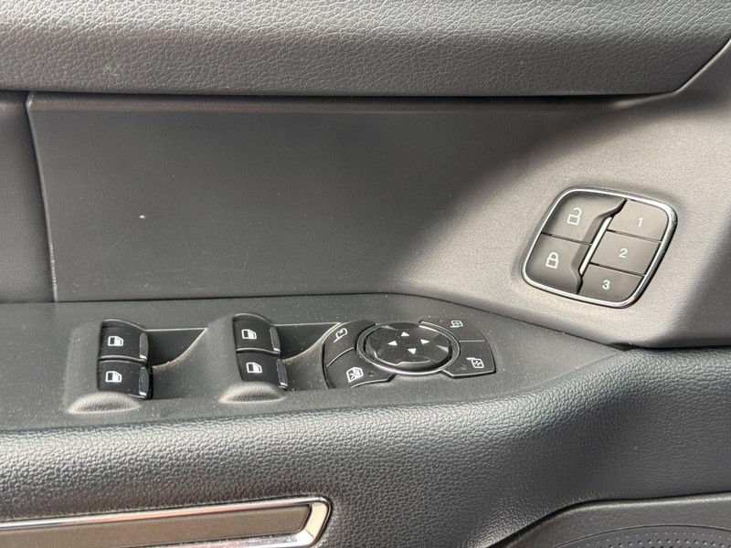 Ford Expedition Vehicle Full-screen Gallery Image 24