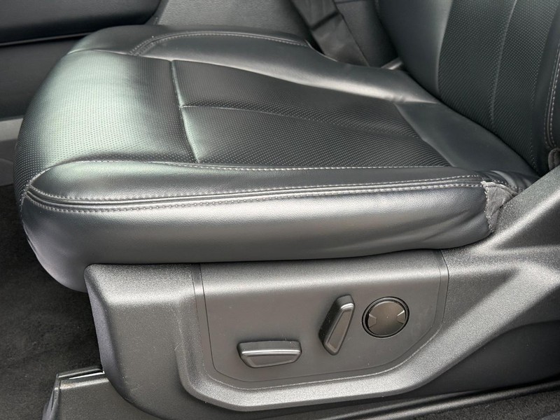 Ford Expedition Vehicle Full-screen Gallery Image 25