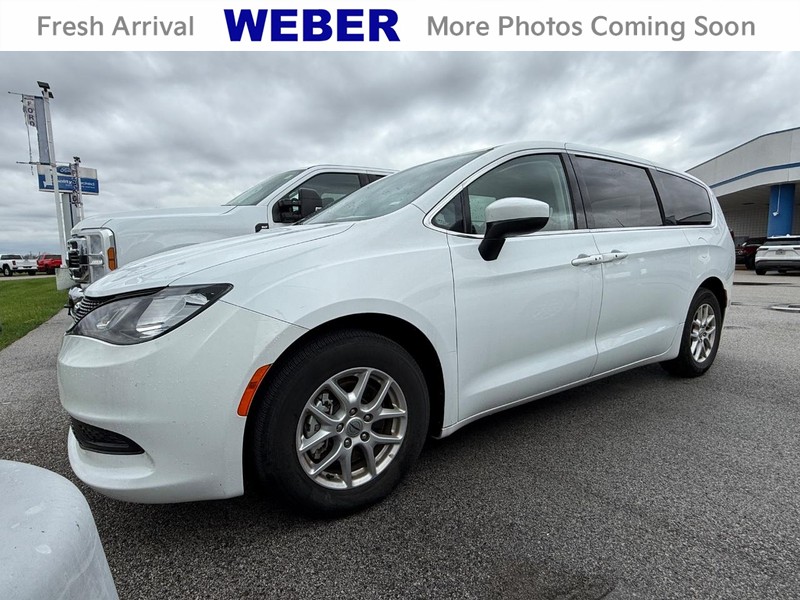 2022 Chrysler Voyager LX FWD