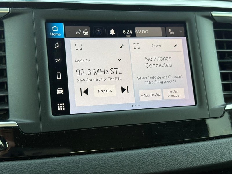 Chrysler Voyager Vehicle Full-screen Gallery Image 17