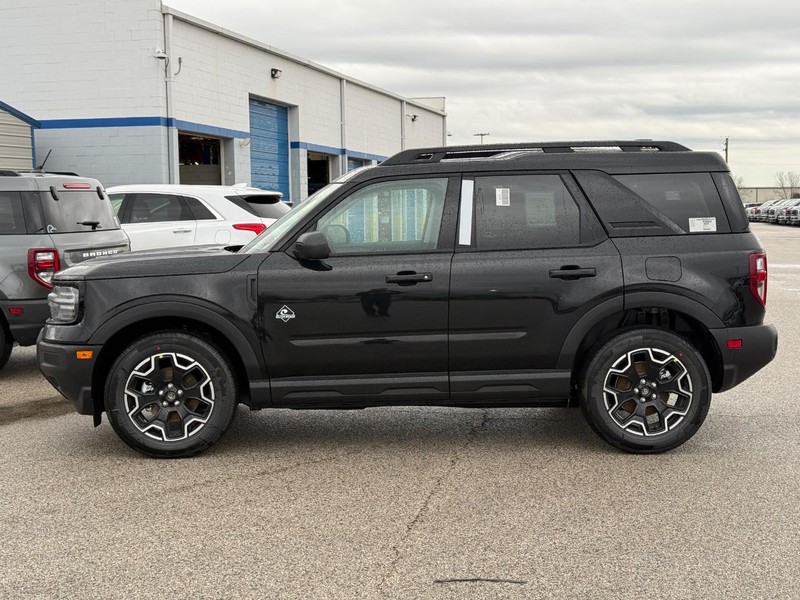 Ford Bronco Sport Vehicle Full-screen Gallery Image 2