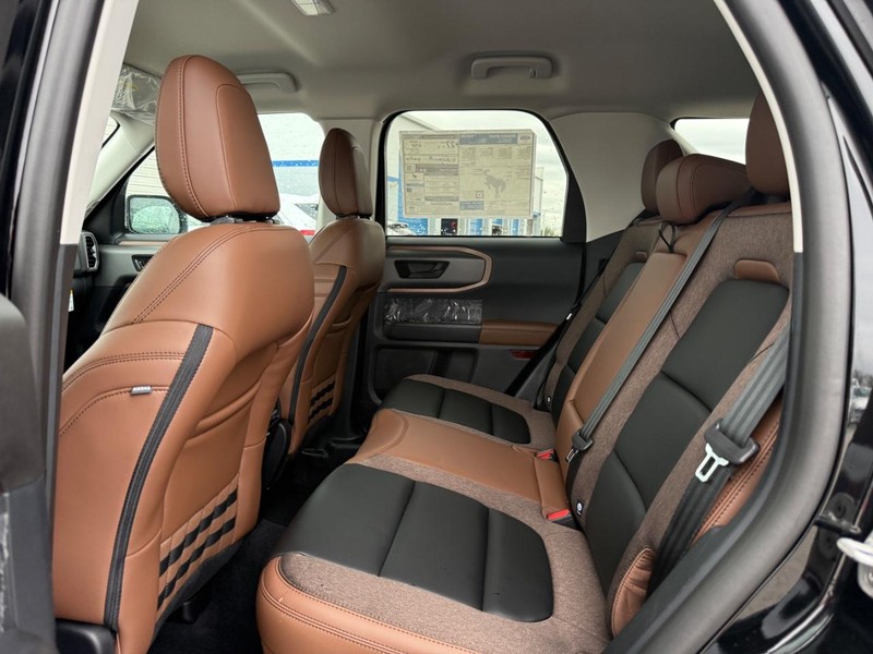 Ford Bronco Sport Vehicle Full-screen Gallery Image 5