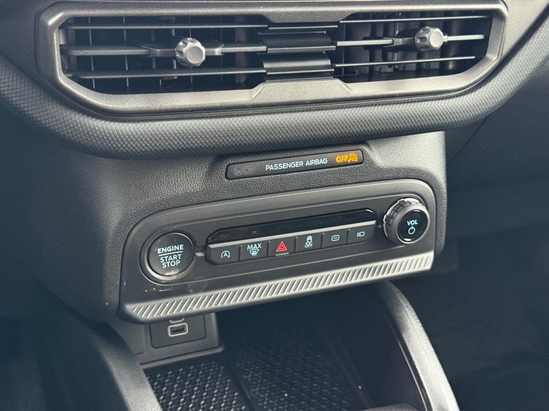 Ford Bronco Sport Vehicle Full-screen Gallery Image 12